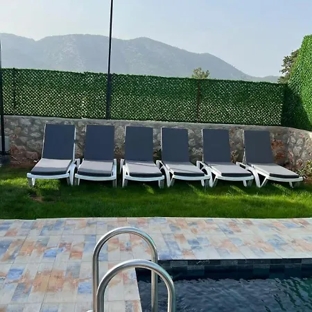 Hidden Paradise Garden & 3*